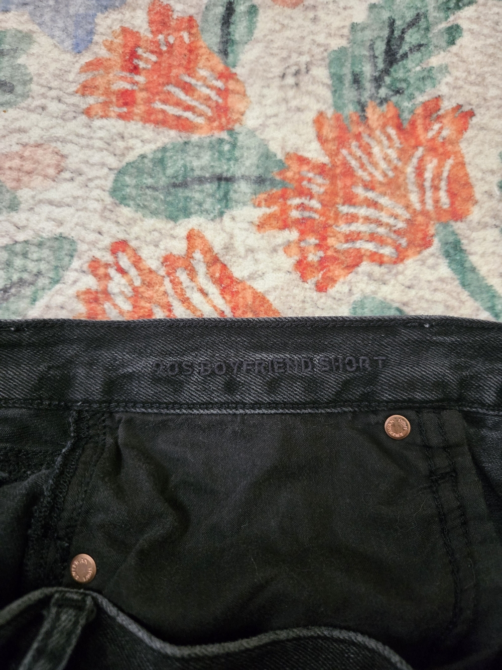 American Eagle Outfitters Distressed Black 90's Boyfriend Short - Picture 6 of 8